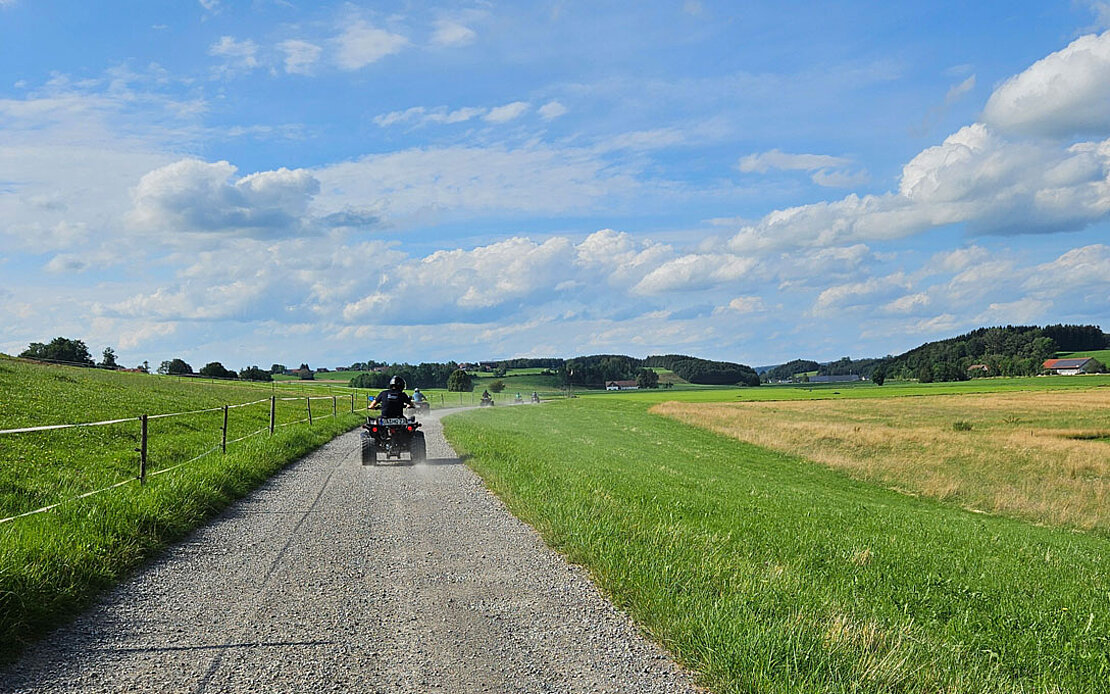 Natursteinschulung Altusried - Quad Tour Weg Natursteinschulung Altusried Feldweg und Wiese