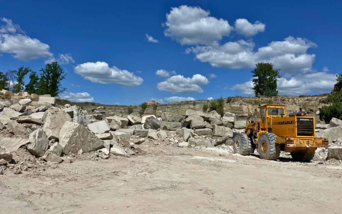Steinbruch Bamberg mit Maschine
