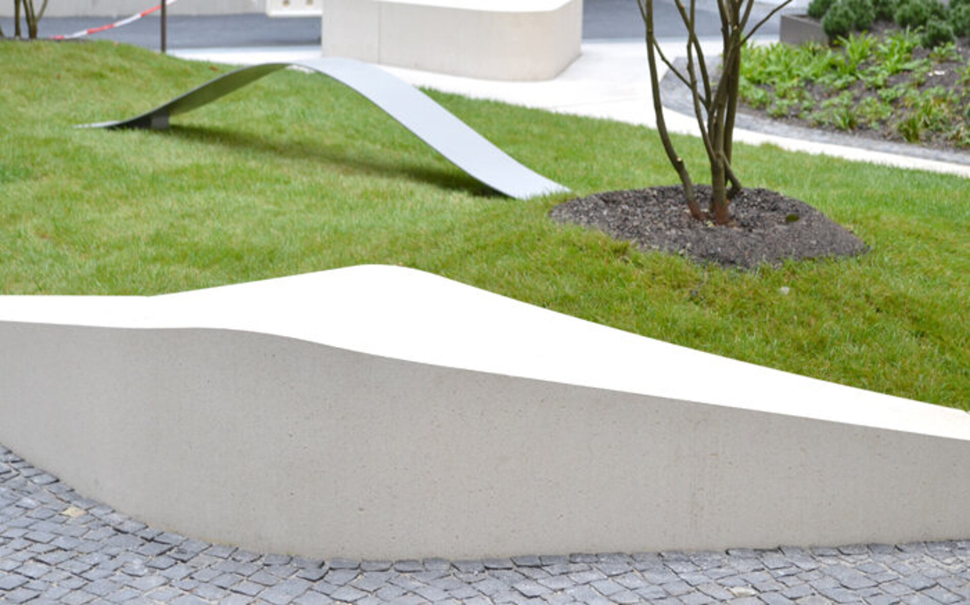Beton und Natursteinboden