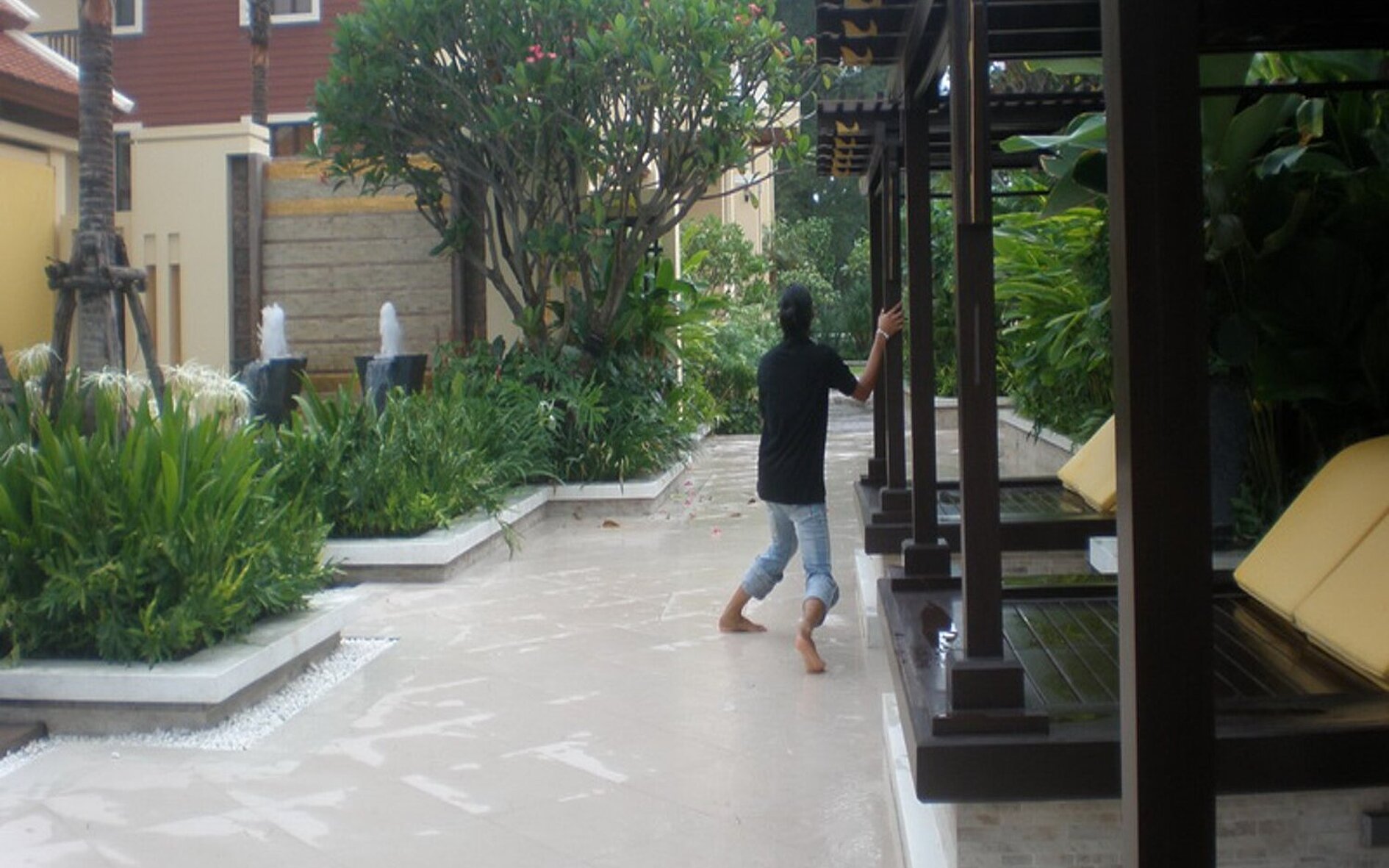 Mensch auf rutschigem Boden