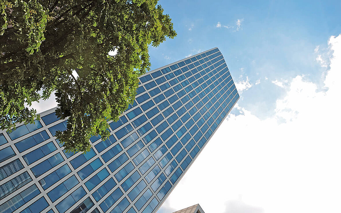 Taunusturm von unten