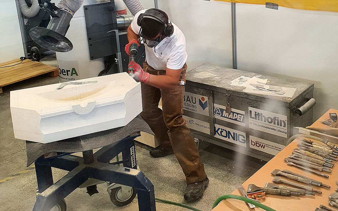 Deutscher Weltmeister der Berufe bei der Steinarbeit