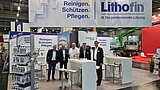 Lithofin Messeteam mit Geschäftsführer Garvin Stingel, Matthias Schneider, Alexander Mechtold, Rudi Groiss und Ulrich Hilsmann (v.r. nach l.) Lithofin Messeteam mit Geschäftsführer Garvin Stingel, Matthias Schneider, Alexander Mechtold, Rudi Groiss und Ulrich Hilsmann (v.r. nach l.)